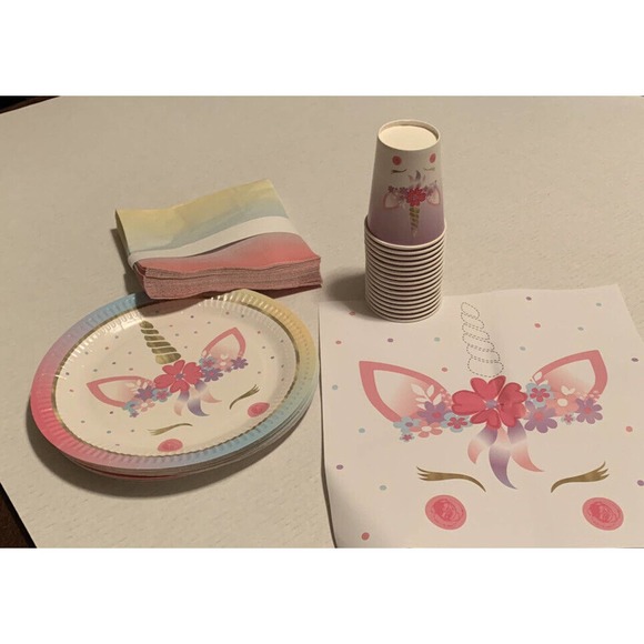 TALKING TABLES INC Unicorn Party In A Box Kit for 16 kids New - Picture 1 of 7